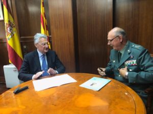 Lee más sobre el artículo Barcelona Salut y la Guardia Civil de Cataluña firman el convenio de cesión al Cuerpo de tres desfibriladores portátiles de última generación