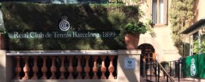 Lee más sobre el artículo Barcelona Salut forma en tècniques de SVB i ús de desfibril·lador al personal del Reial Club de Tennis Barcelona-1899