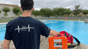 Lee más sobre el artículo Un taxista con vehículo cardioprotegido por Barcelona Salut ayuda a salvar la vida de una niña que sufrió un ahogamiento en una piscina de Cornellá